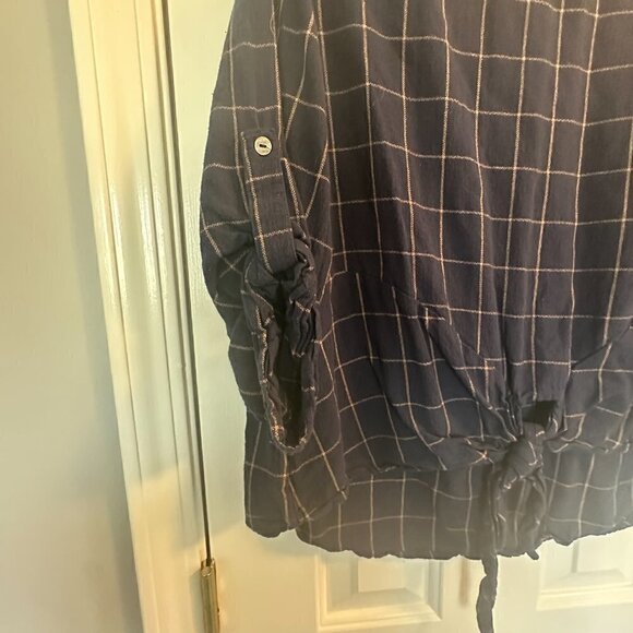 She + Sky 100% Cotton Navy Blue Top w/tie front & button sleeves Womens size XL - Picture 4 of 6